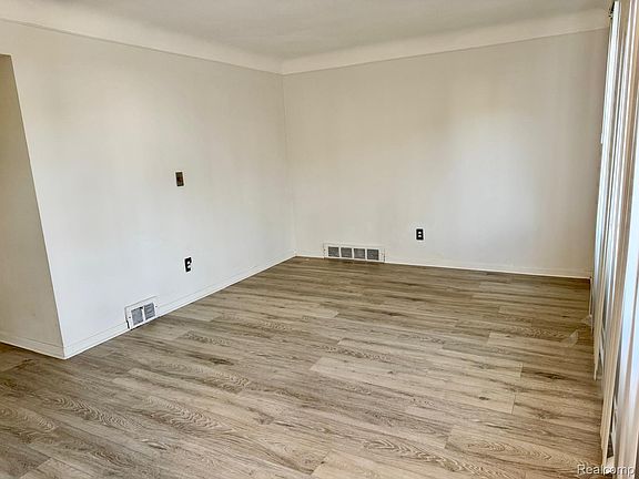 2nd image of 7140 Iowa St
