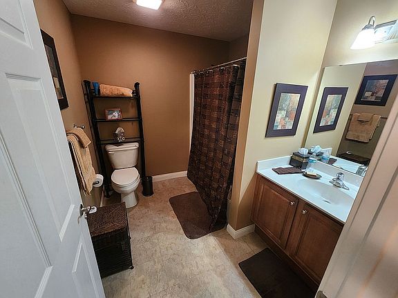 4th image of 1593 Eden Park Dr