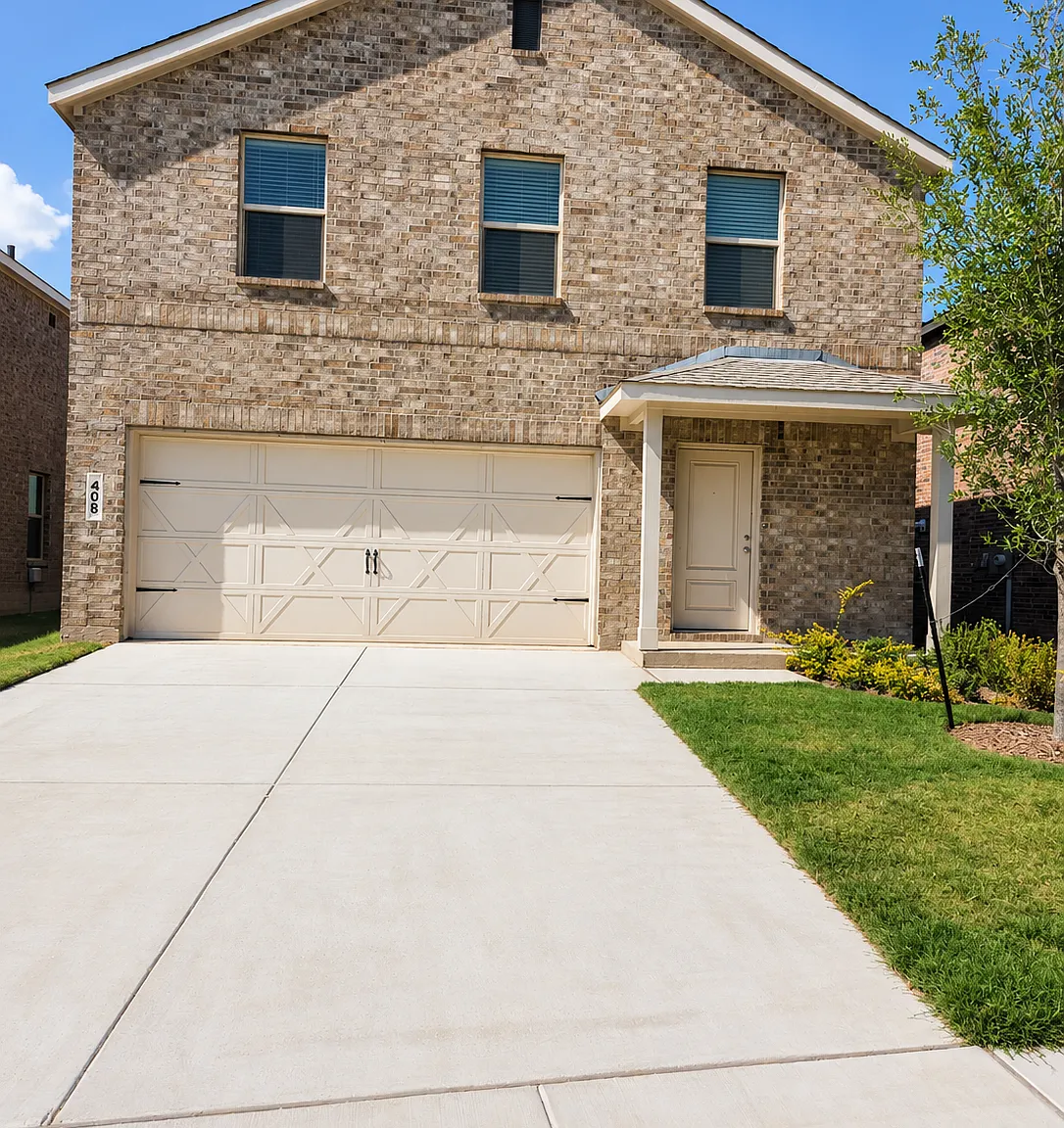 4 bed, 2400 sqft, $2,350 — Photo 1