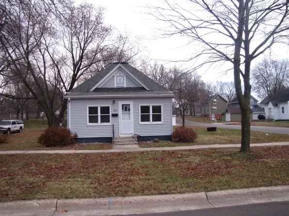 702 N 5th St, Estherville, IA 51334