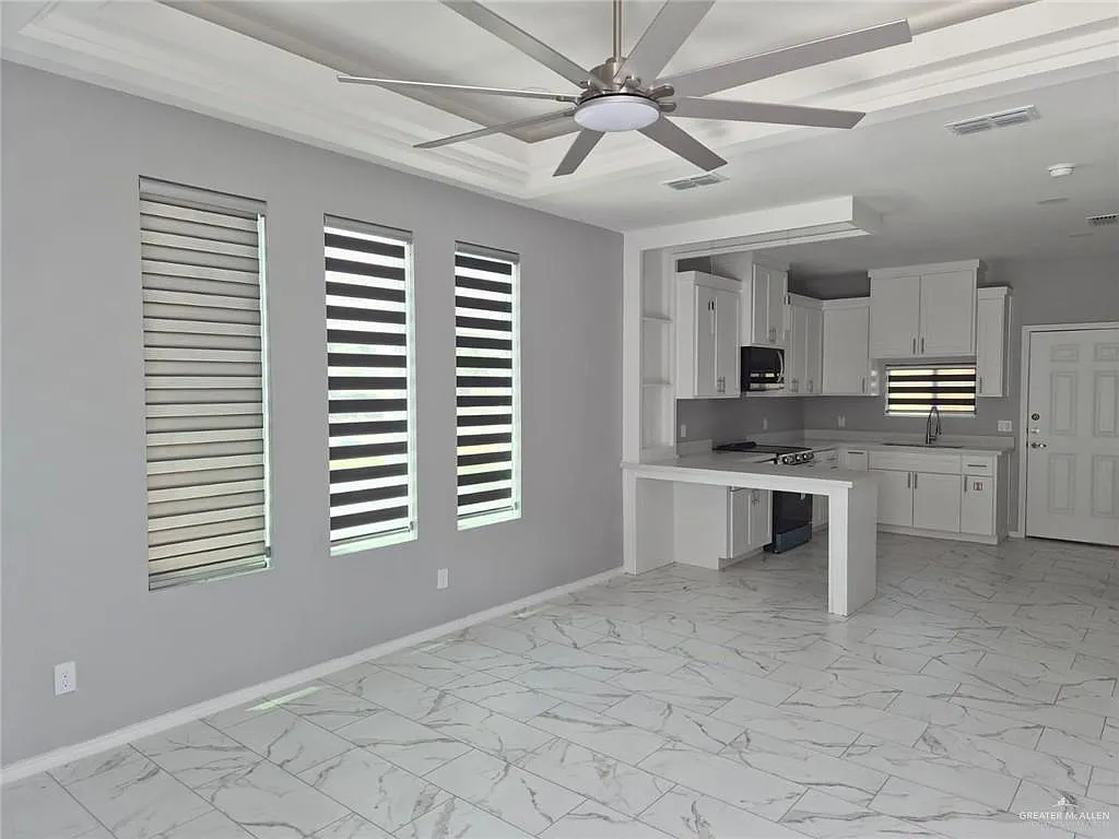 3 bed, 2.0 bath, 1000 sqft, $1,350 — Photo 3