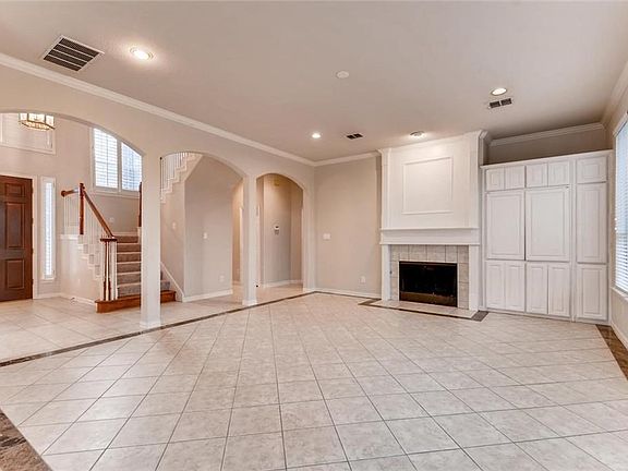 5th image of 1202 Whispering Oaks Dr