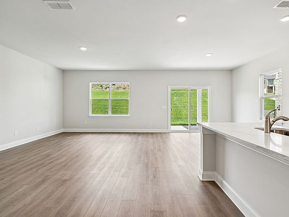 Cades Bluff - Brentley Interior Image 2