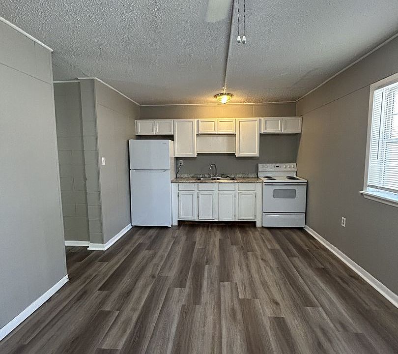 2nd image of 1411 S Broadway St #1