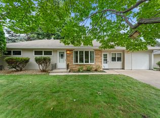 1739 Rose Pl, Roseville, MN 55113
