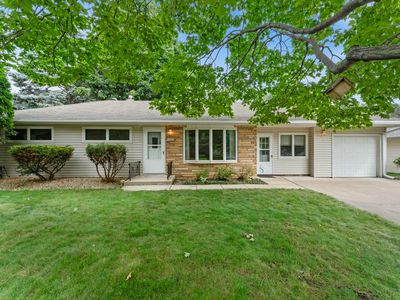1739 Rose Pl, Roseville, MN, 55113