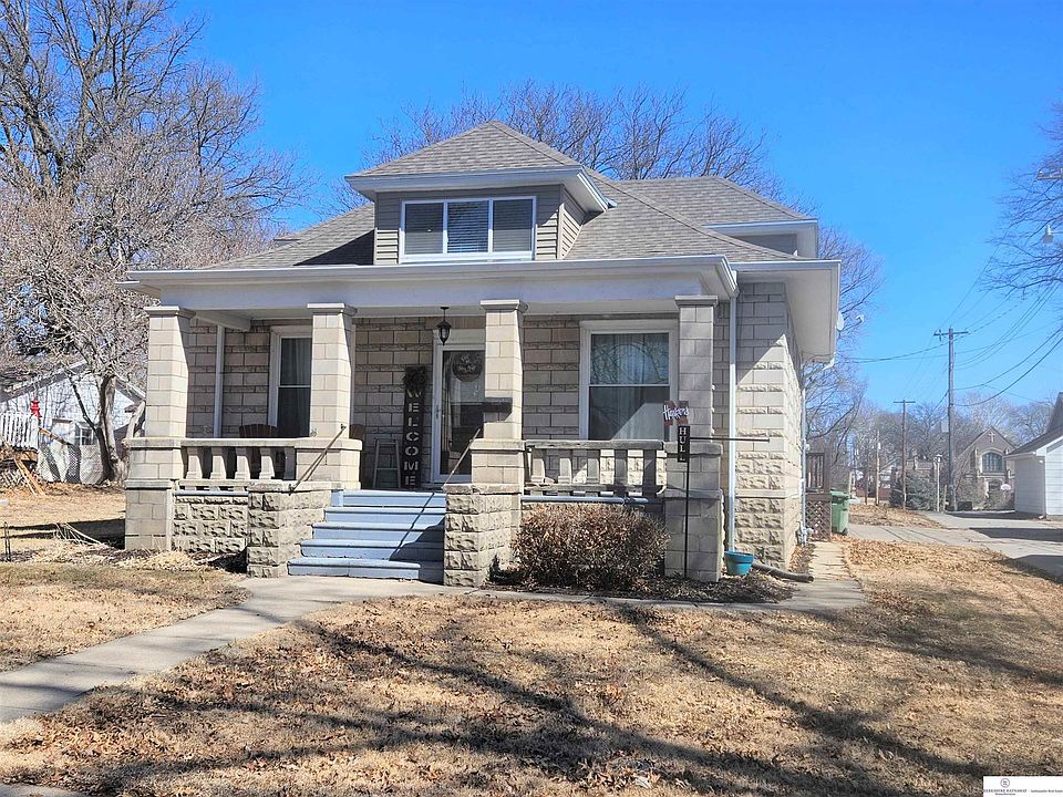 1st image of 742 N Broadway St