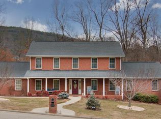 1907 Carleton Dr, Salem, VA 24153