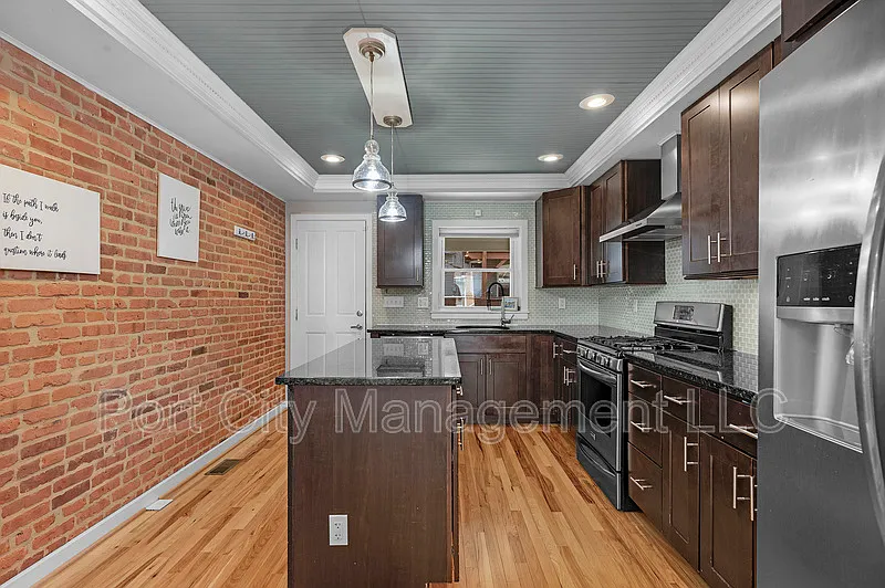 3 bed, 2.0 bath, 1440 sqft, $2,600 — Photo 3