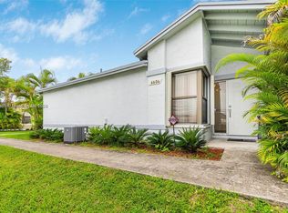 Westwind Lakes Garden Hom, Miami, FL 33193