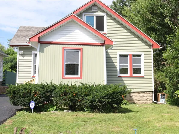 37 Glenora Dr, Rochester, NY 14615