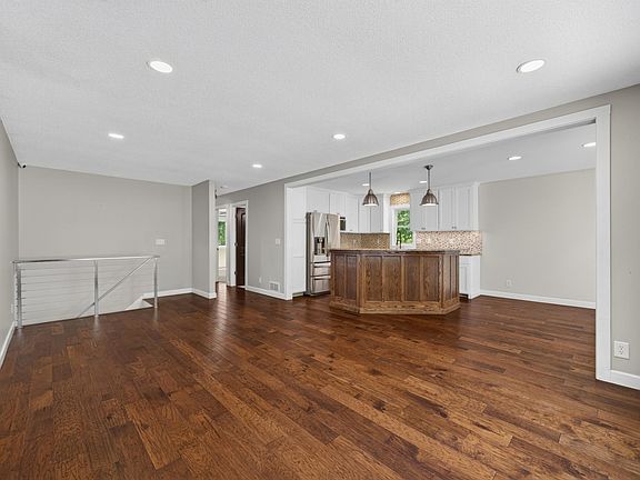 5th image of 2421 4th St
