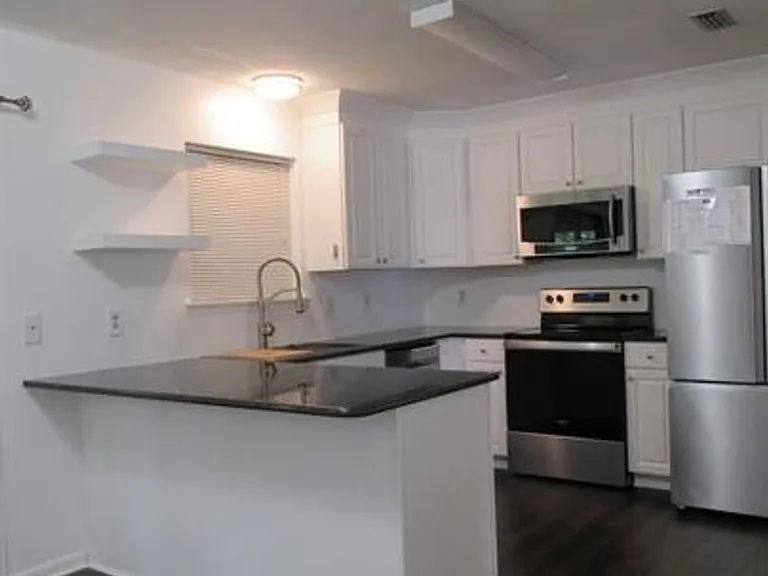 210 Meredith St — Photo 4