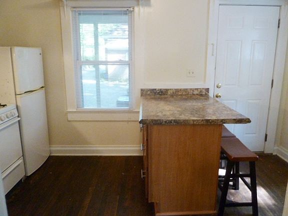 3rd image of 400 1/2 McCauley St #B
