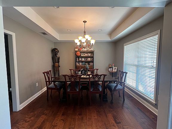 4th image of 155 Country Woods Ct