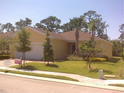 637 NE Moss Rose Place
