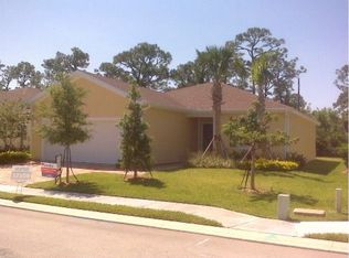 637 NE Moss Rose Pl, Port Saint Lucie, FL 34983