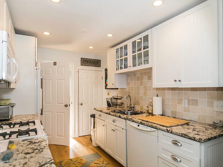 42 Central Ave — Photo 10