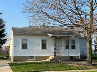 118 W Division St, Fisher, IL