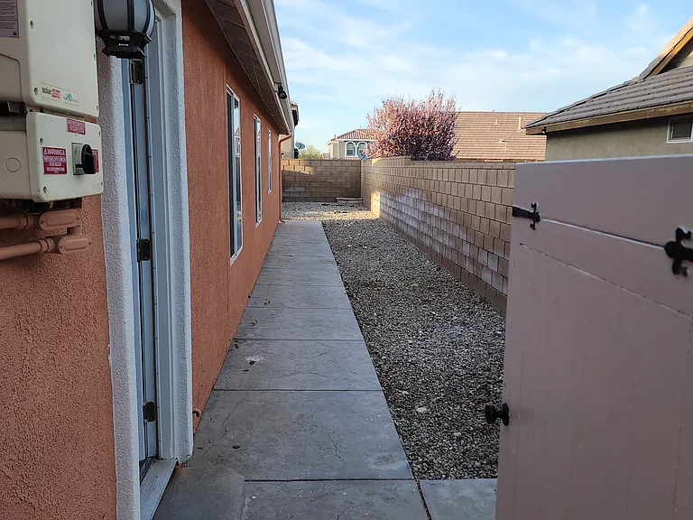 3045 E Newgrove St — Photo 30