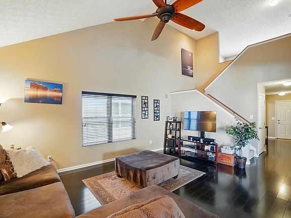 3rd image of 5990 Canyon Creek Dr