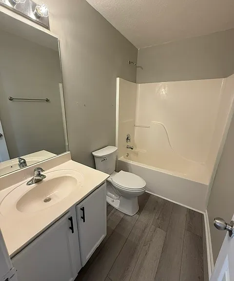 1026 Wolves Den Pl — Photo 20