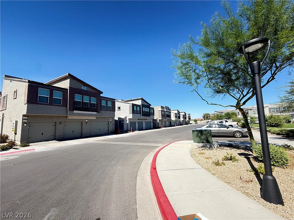 2 bed, 2.0 bath, 1271 sqft, $2,200 — Photo 2