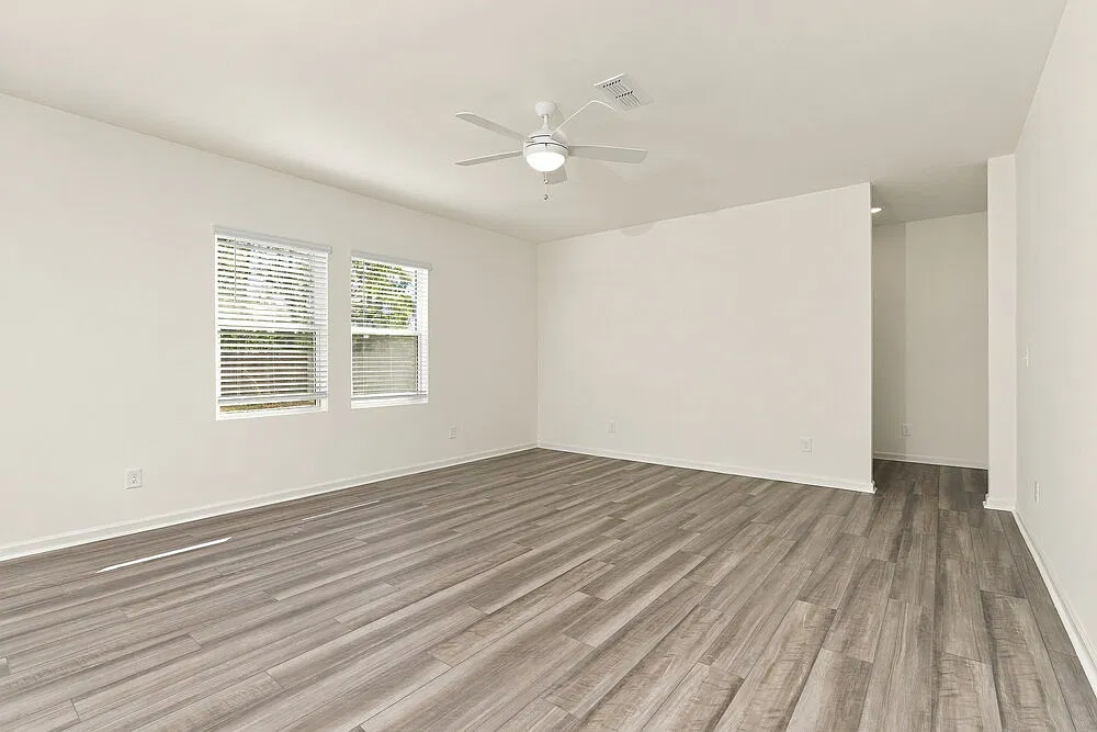 4 bed, 2.5 bath, 2401 sqft, $2,320 — Photo 4