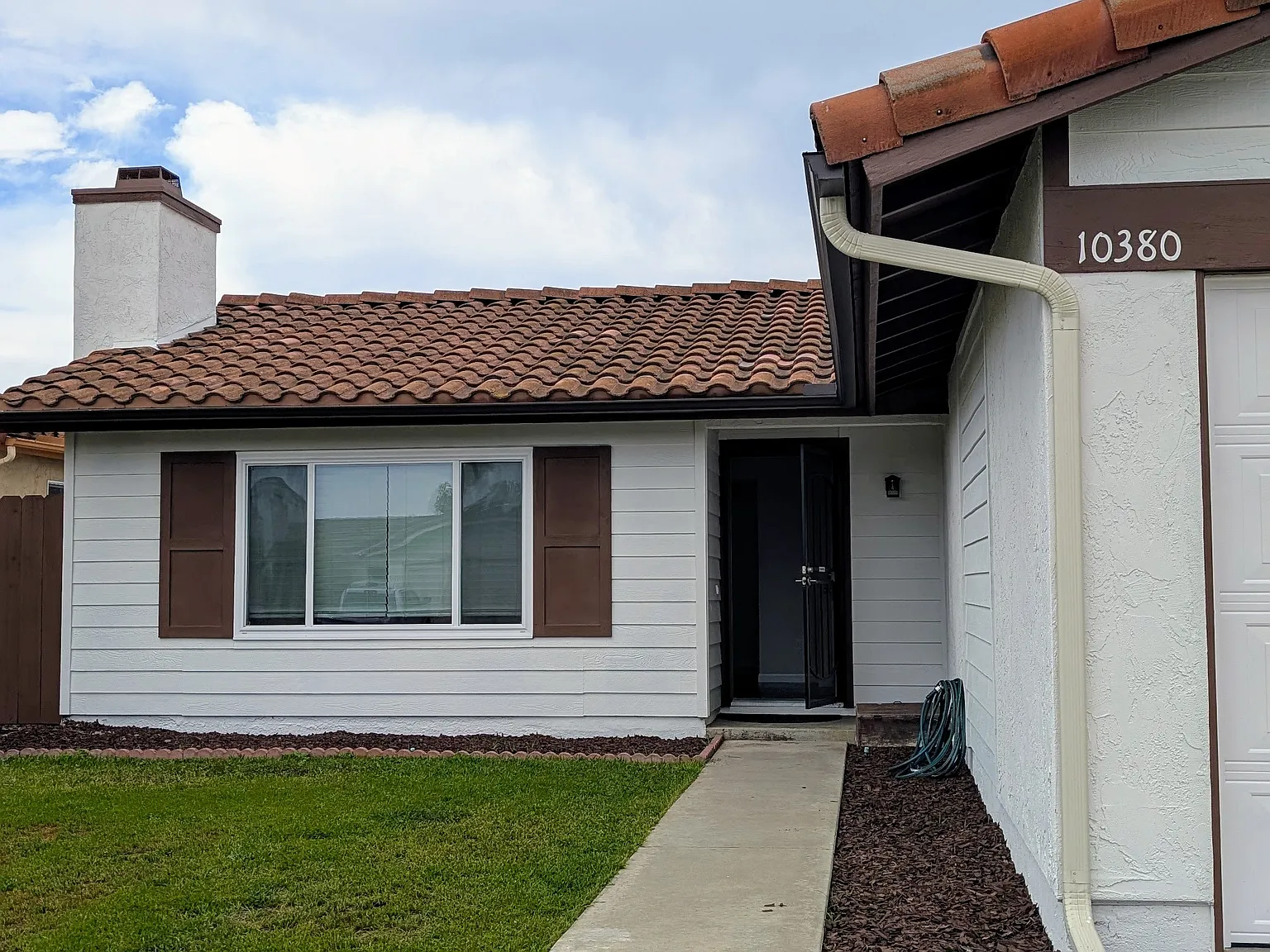 3 bed, 1296 sqft, $4,400 — Photo 2