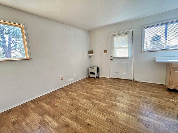 3rd image of 508-185 Stoney Ln