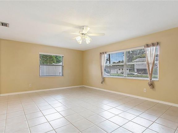 4th image of 5825 Woodbine Dr