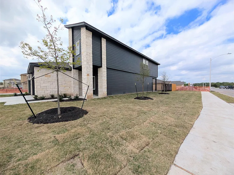 9400 Oxbow Strap Dr — Photo 3