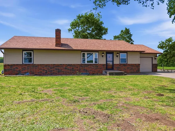 6219 SE 2nd St, Tecumseh, KS 66542