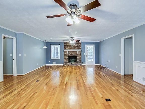 5th image of 3792 Clubhouse Ln SE