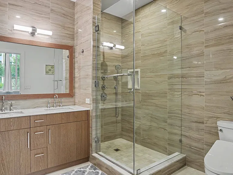 100 Garvies Point Rd #1005 — Photo 13