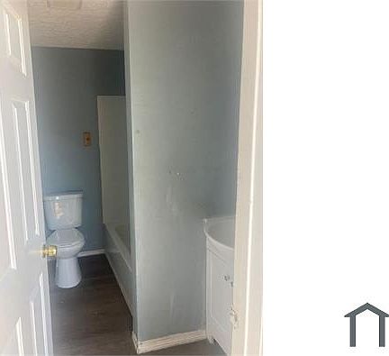 2nd image of 922 Hawthorne Ave APT 7