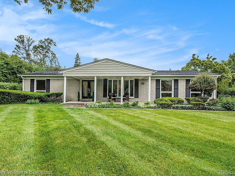 2840 Rossmoor Cir, Bloomfield Hills