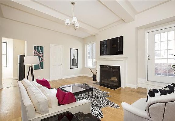 3rd image of 162 W 56th St Frnt 2