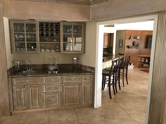 4th image of 352 Palm Blvd