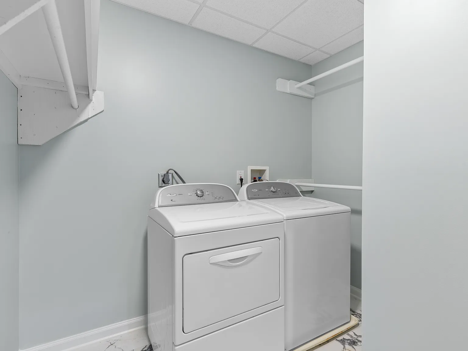 2 bed, 2163 sqft, $3,997 — Photo 3