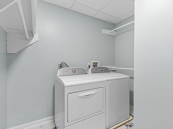 3rd image of 10401 Mount Vernon Dr
