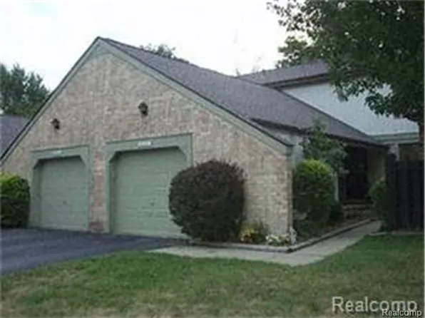 8237 Mulberry Ln, Warren, MI 48093
