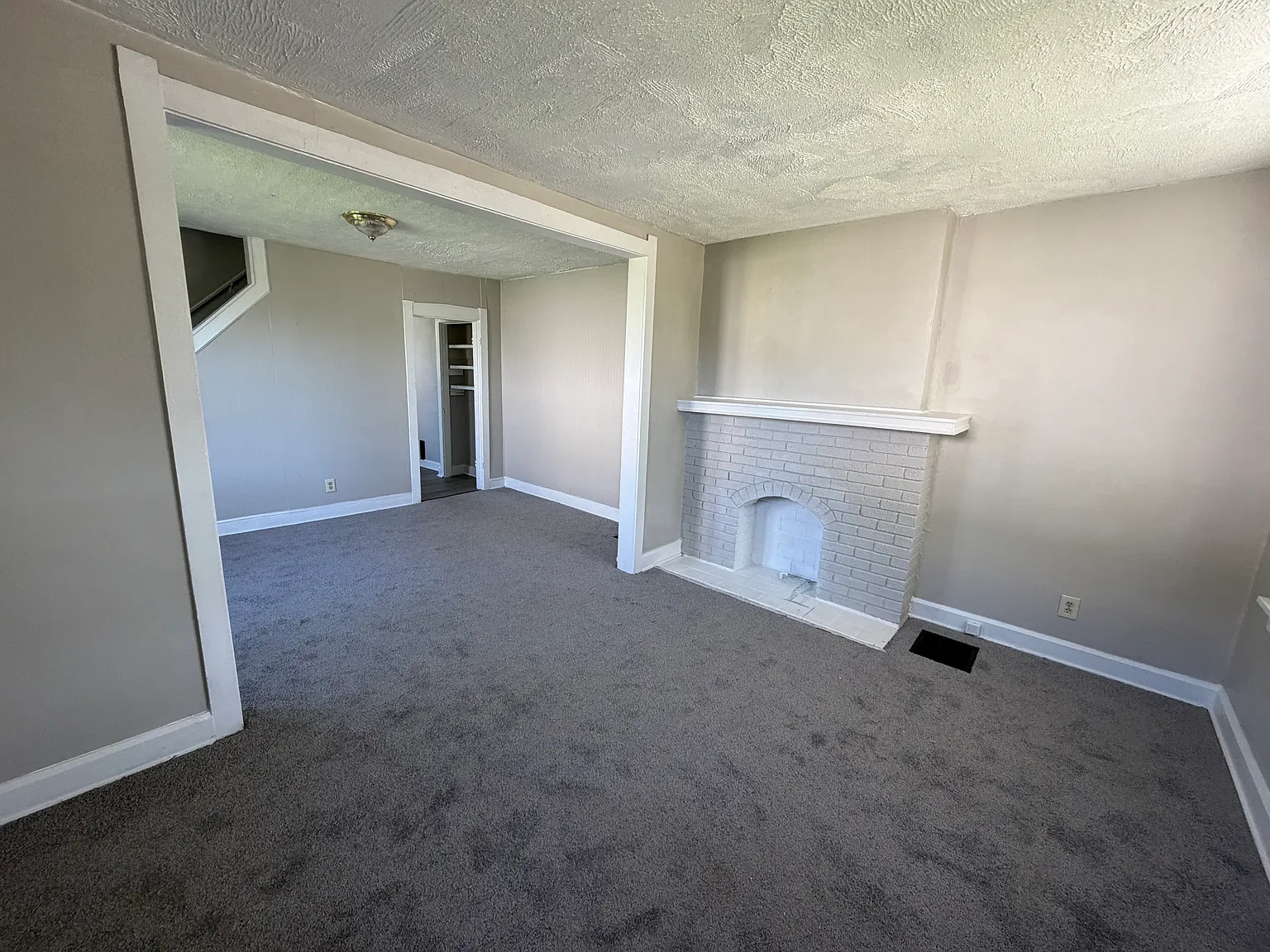 2 bed, 840 sqft, $1,025 — Photo 2