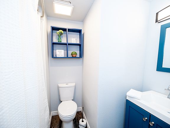 5th image of 104 W Bobe St
