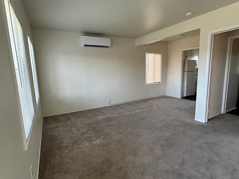 506 W Riggin St #1/2 — Photo 4