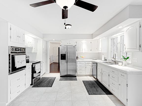 4th image of 5267 Fountain Head Ln #4