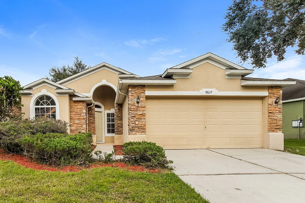 4 bed, 2.0 bath, 1819 sqft, $2,855 — Photo 1