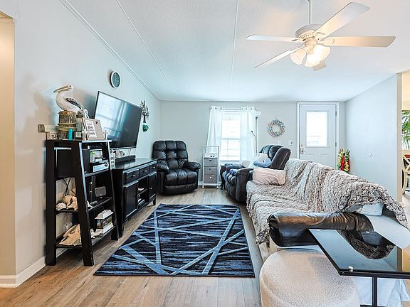 2nd image of 576 Southern Pines Dr.