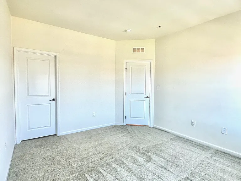 5312 N Center Dr — Photo 4