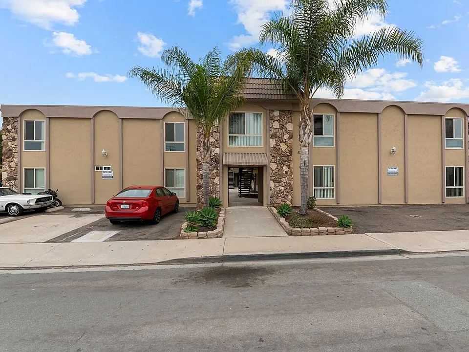 635 Emory St #4